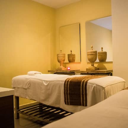 Couples treatment rooms, body treatments, aromatherapy