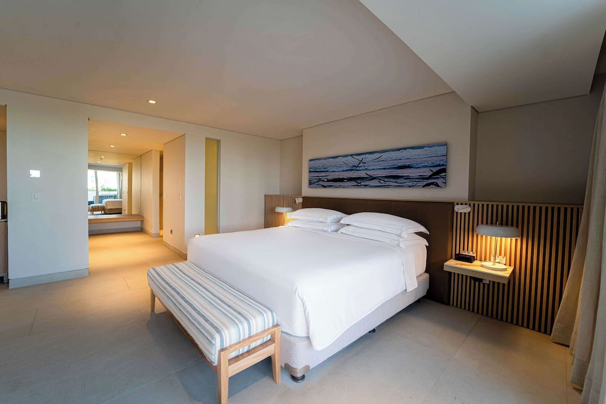 Superior-Suite, 1 King-Bett, Buchtblick