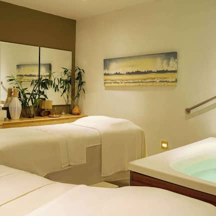Couples treatment rooms, body treatments, aromatherapy