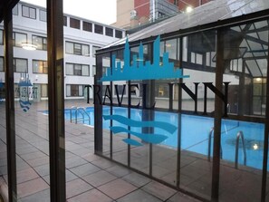 Seasonal outdoor pool, sun loungers - Travel Inn Hotel (New York)