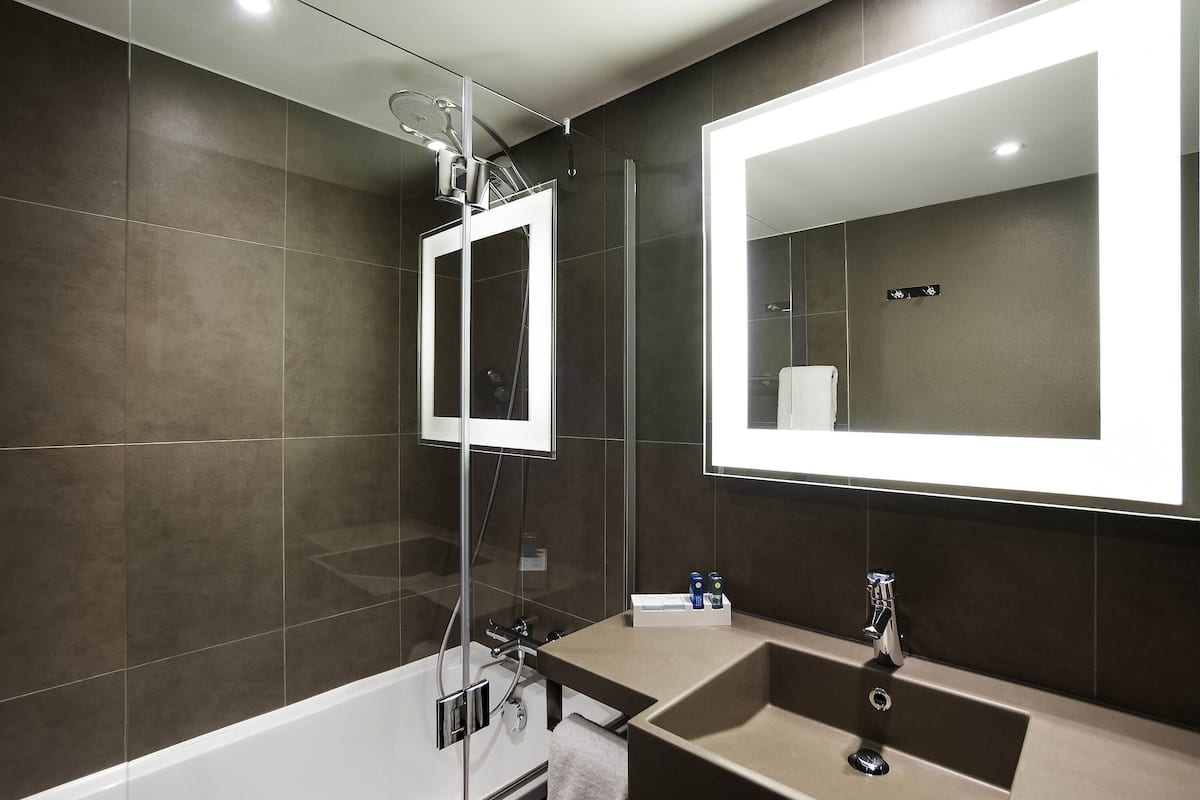 hypo-allergenic bedding, minibar, in-room safe, desk