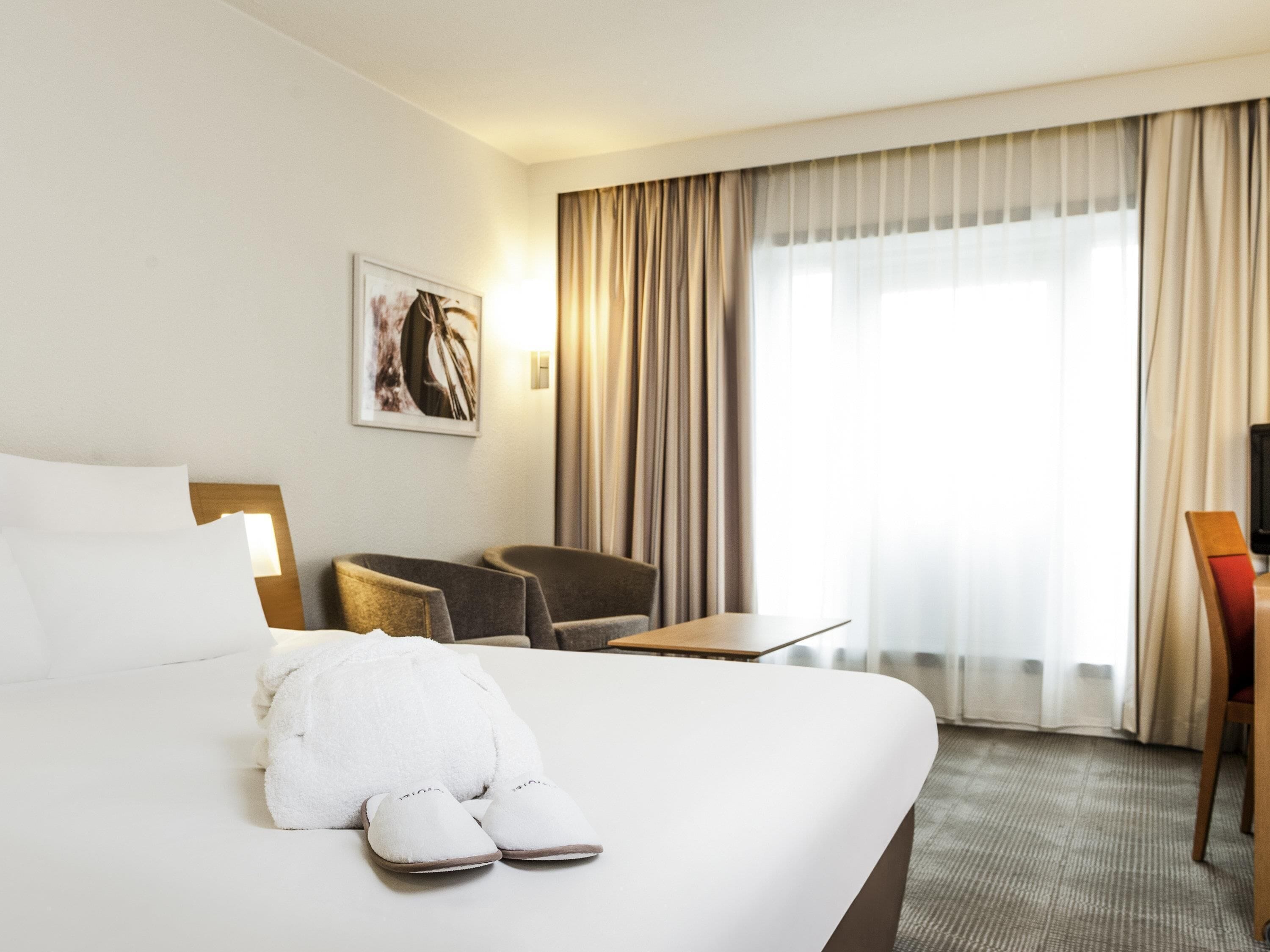 Executive Room, 1 Double Bed, City View | Hypo-allergenic bedding, minibar, in-room safe, desk