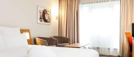 Allergitestet sengetøy, minibar, safe på rommet og skrivebord