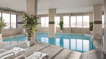 Indoor pool, sun loungers