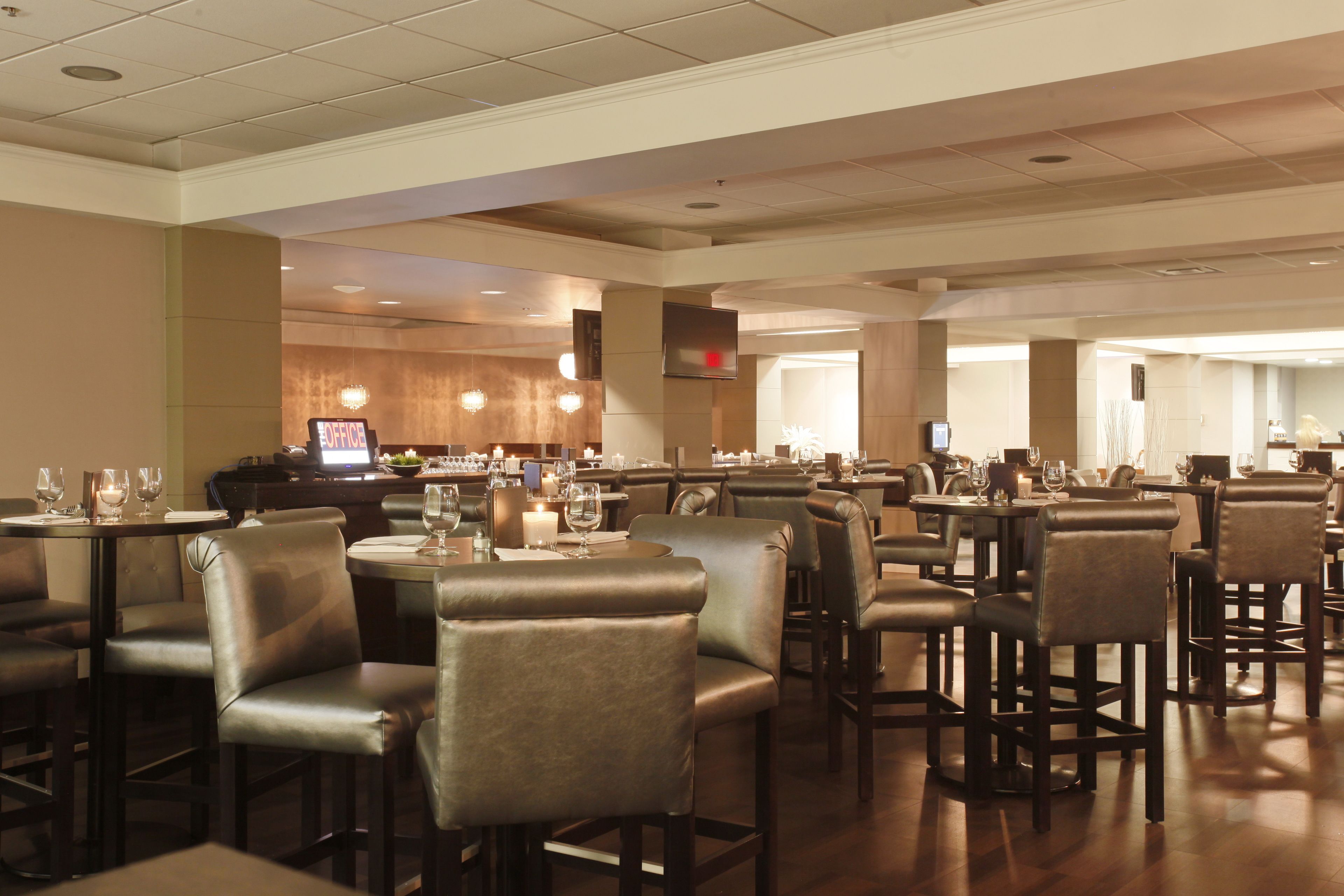 breakfast and dinner served, american cuisine