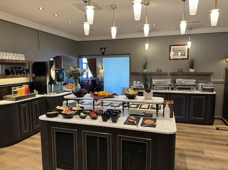 Desayuno completo incluido todos los días . Best Western Plus Gyldenlove Hotell