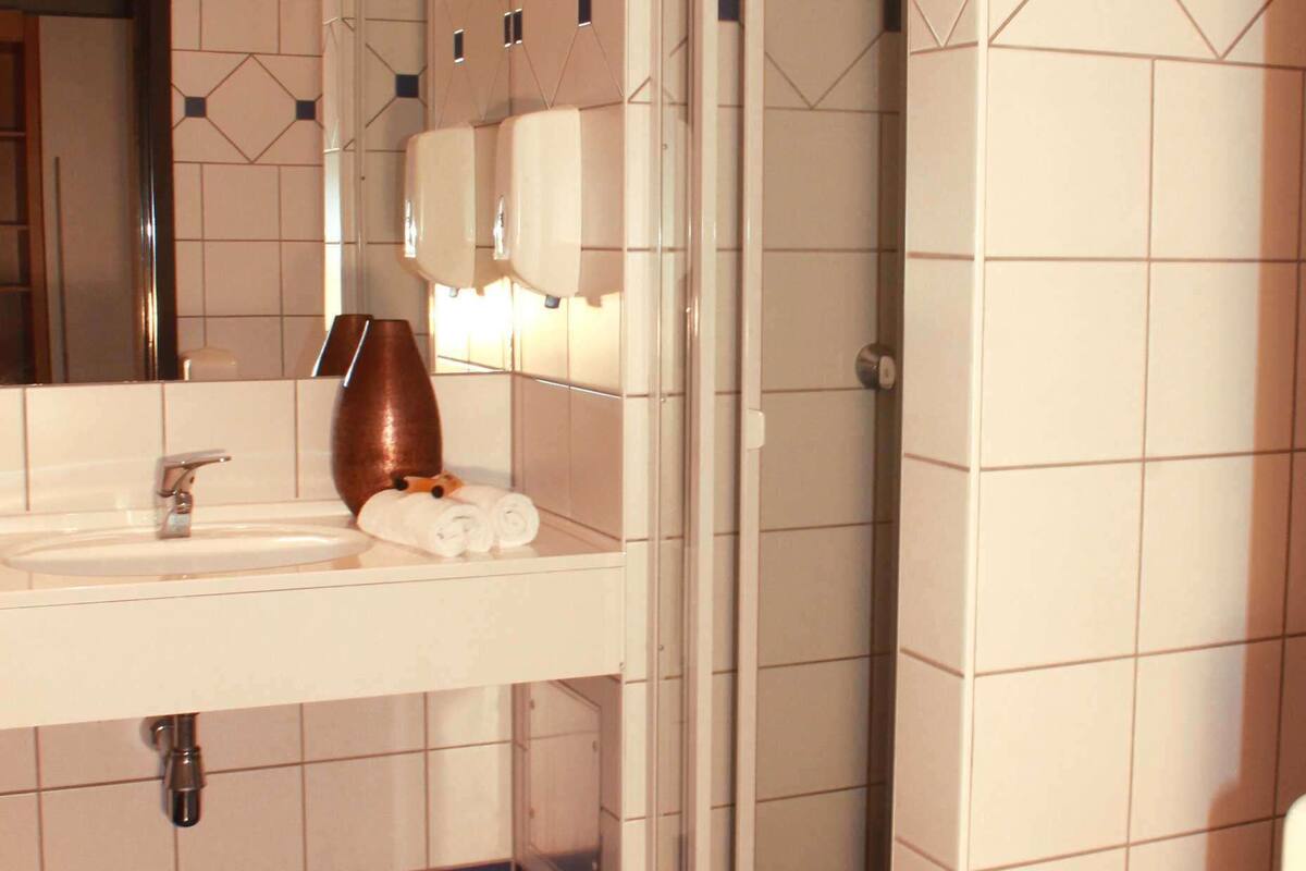 standard room, 1 double bed, non smoking | in-room safe, desk, blackout curtains, soundproofing