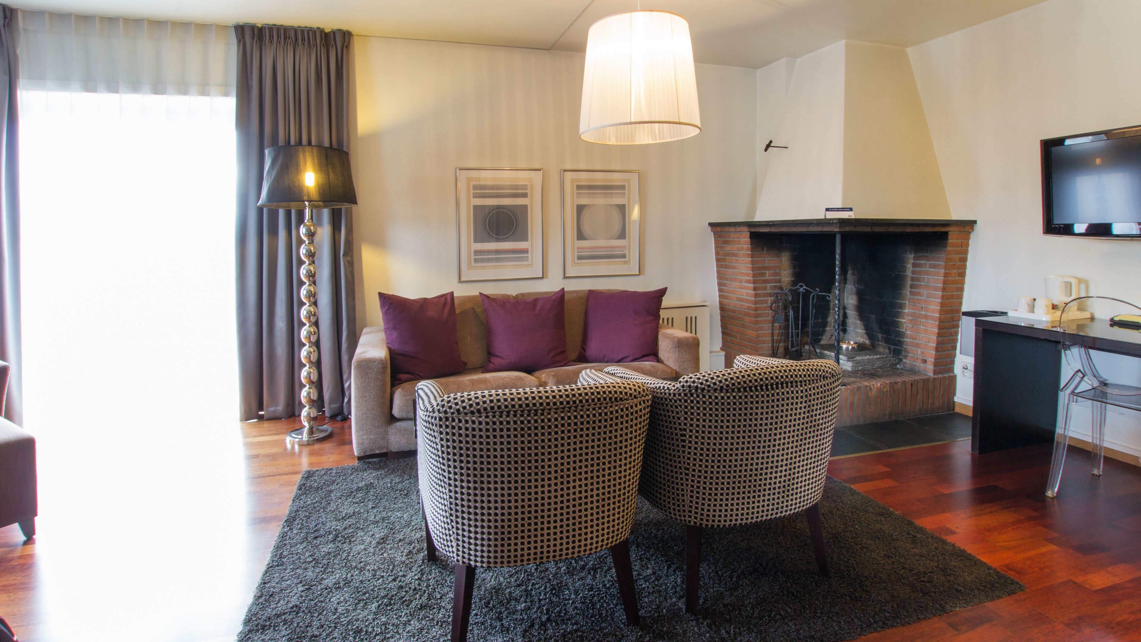 junior suite, 1 king bed, non smoking | living area | 43-inch smart tv with digital channels, netflix, streaming services