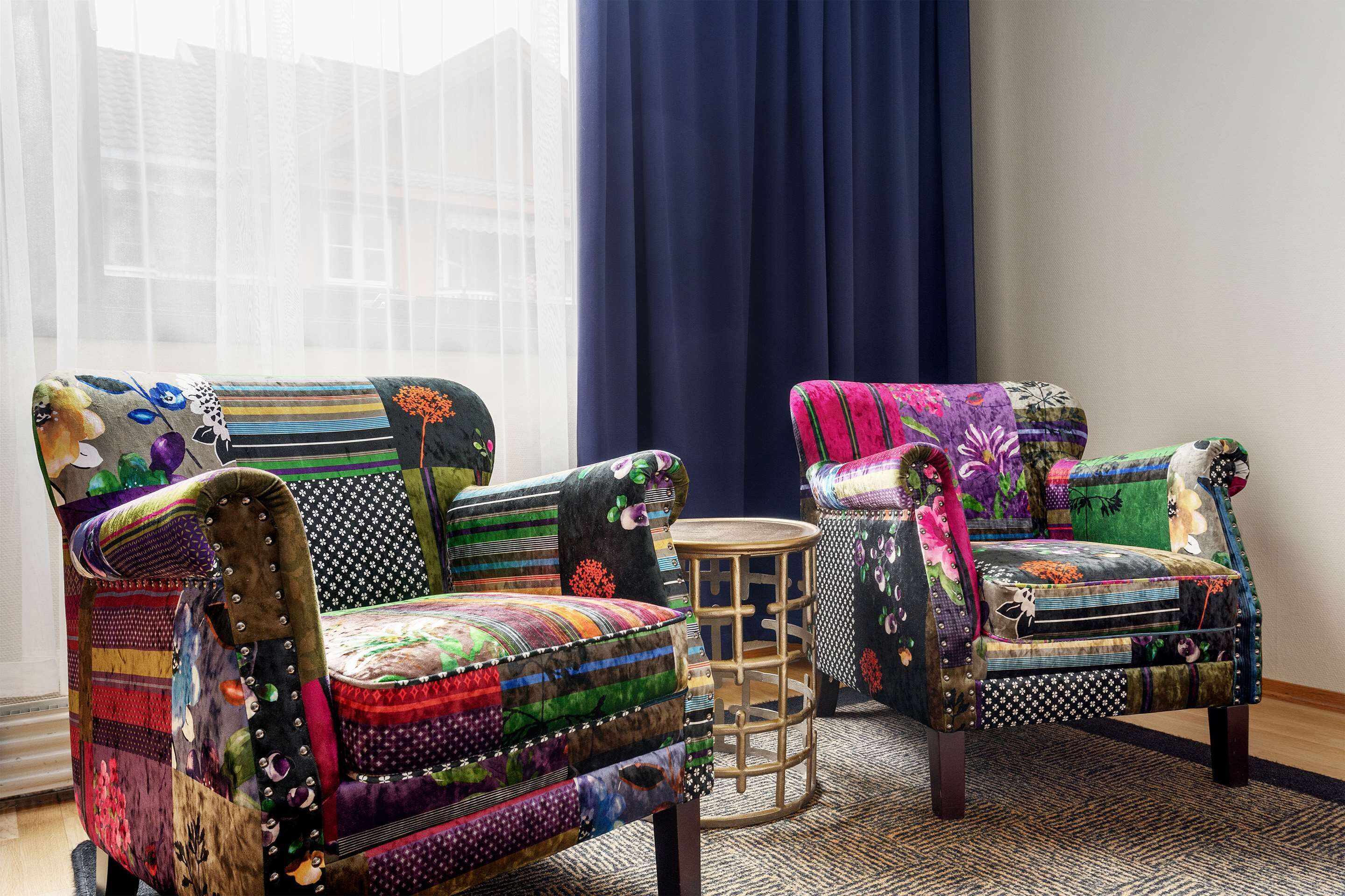 standard room, 2 single beds, non smoking | in-room safe, desk, blackout curtains, soundproofing