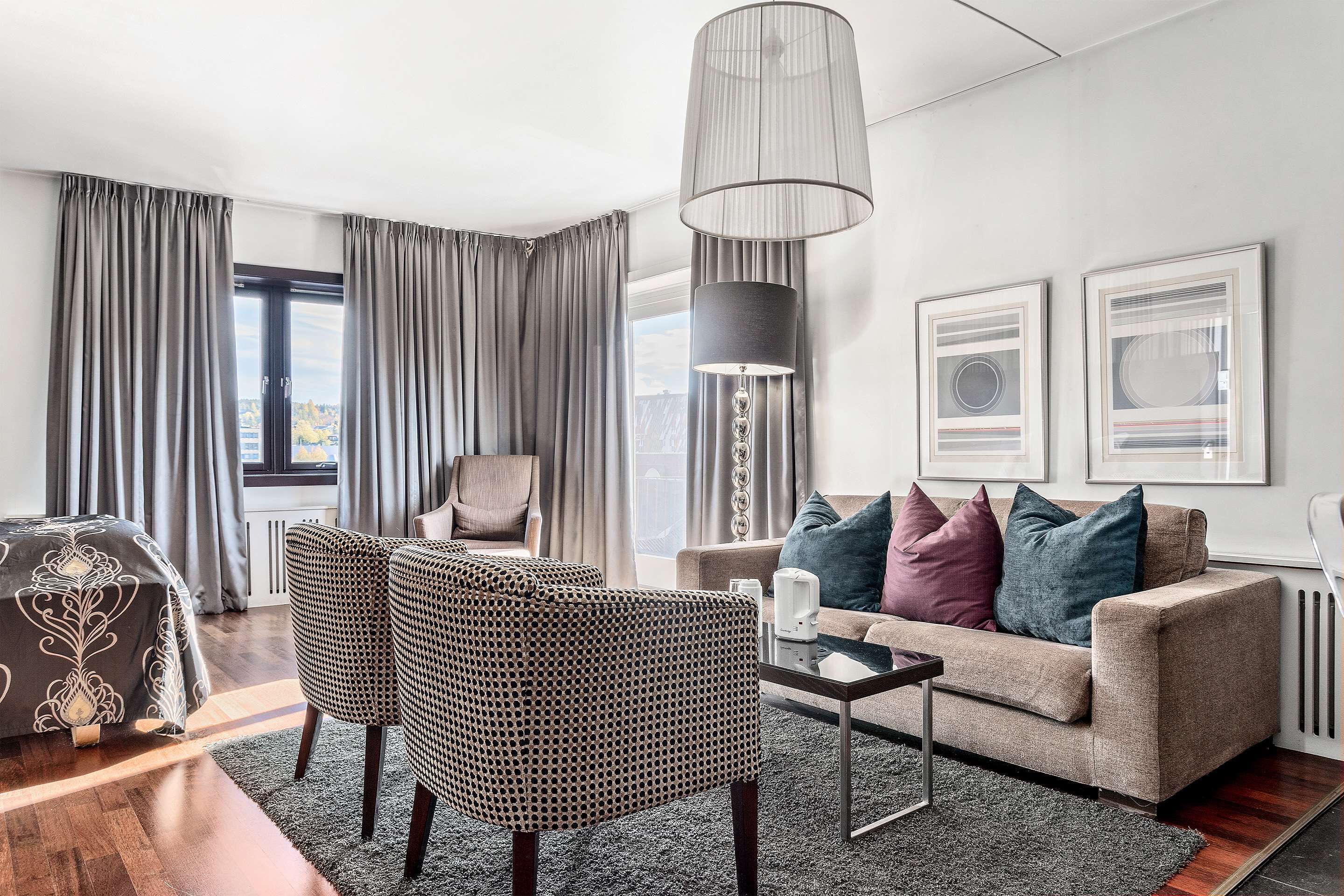 junior suite, 1 king bed, non smoking | in-room safe, desk, blackout curtains, soundproofing