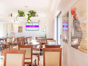 Se ofrece un desayuno a la carta (15 EUR por persona)