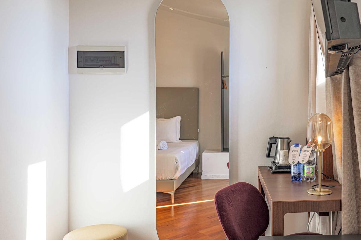 Superior Single Room, Non Smoking | Minibar, in-room safe, desk, soundproofing