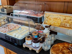 Tägliches nach Wunsch zubereitetes Frühstück (15 EUR pro Person)