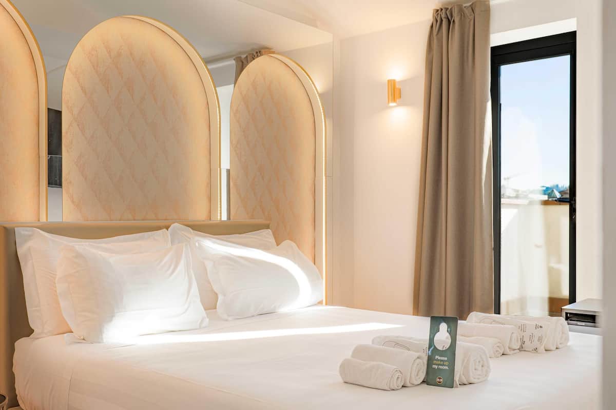 Superior-Doppelzimmer, Nichtraucher, Terrasse | 1 Schlafzimmer, Minibar, Zimmersafe, Schreibtisch