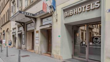 المنشأة من الخارج