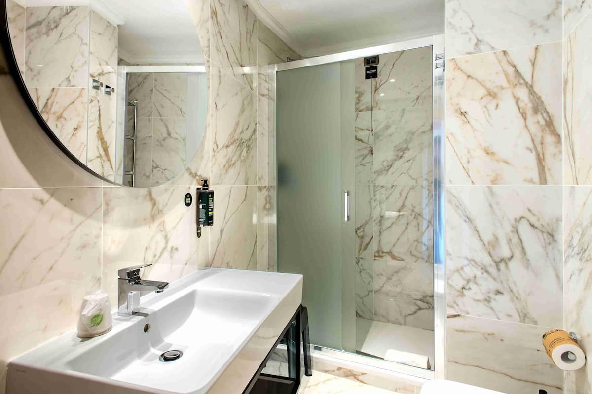 Minibar, in-room safe, desk, soundproofing