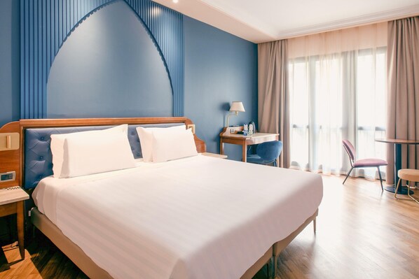 Superior Triple Room, Non Smoking | 1 bedroom, minibar, in-room safe, desk
