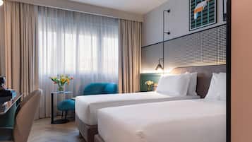 Donsdekens, een minibar, een kluis op de kamer, een bureau