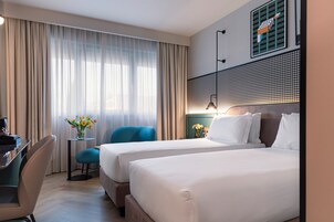 Copriletto in piuma, minibar, una cassaforte in camera, una scrivania