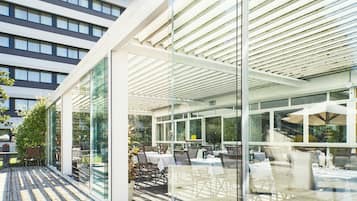 Lunch and dinner served, Italian cuisine