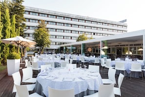 Serveert lunch en diner, Italiaanse gerechten