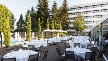 Lunch and dinner served, Italian cuisine