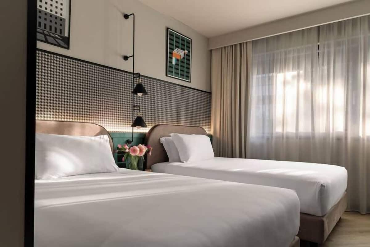 1 dormitorio, edredones de plumas, minibar y caja fuerte