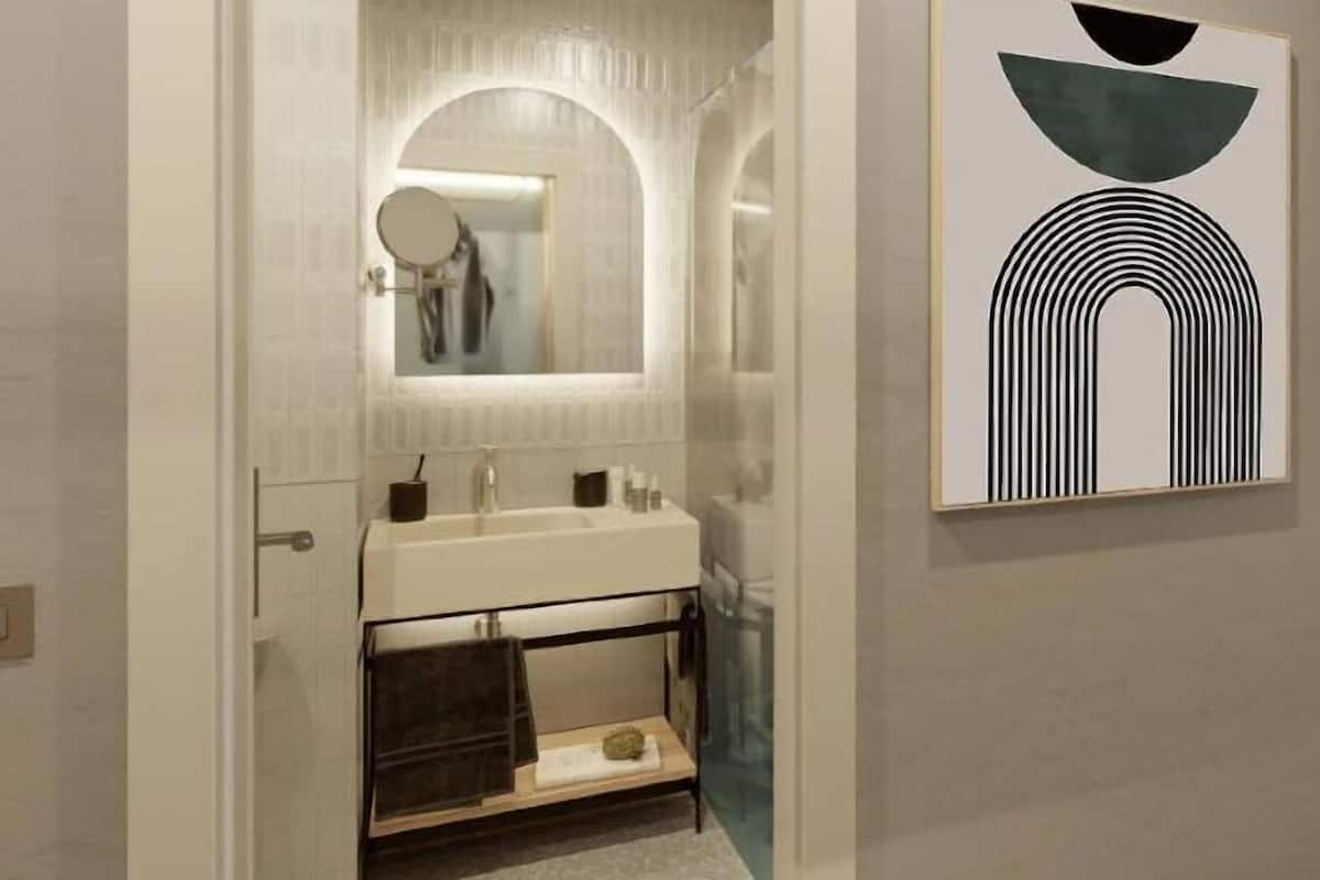Bathroom | Shower, eco-friendly toiletries, hair dryer, bidet