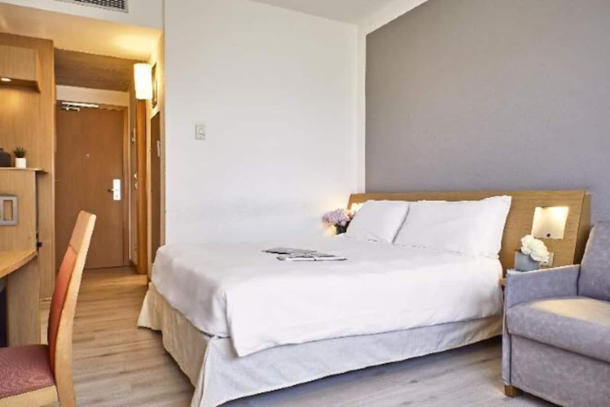Couette en duvet d'oie, minibar, coffres-forts dans les chambres, bureau