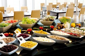 S'hi serveixen dinars i sopars 