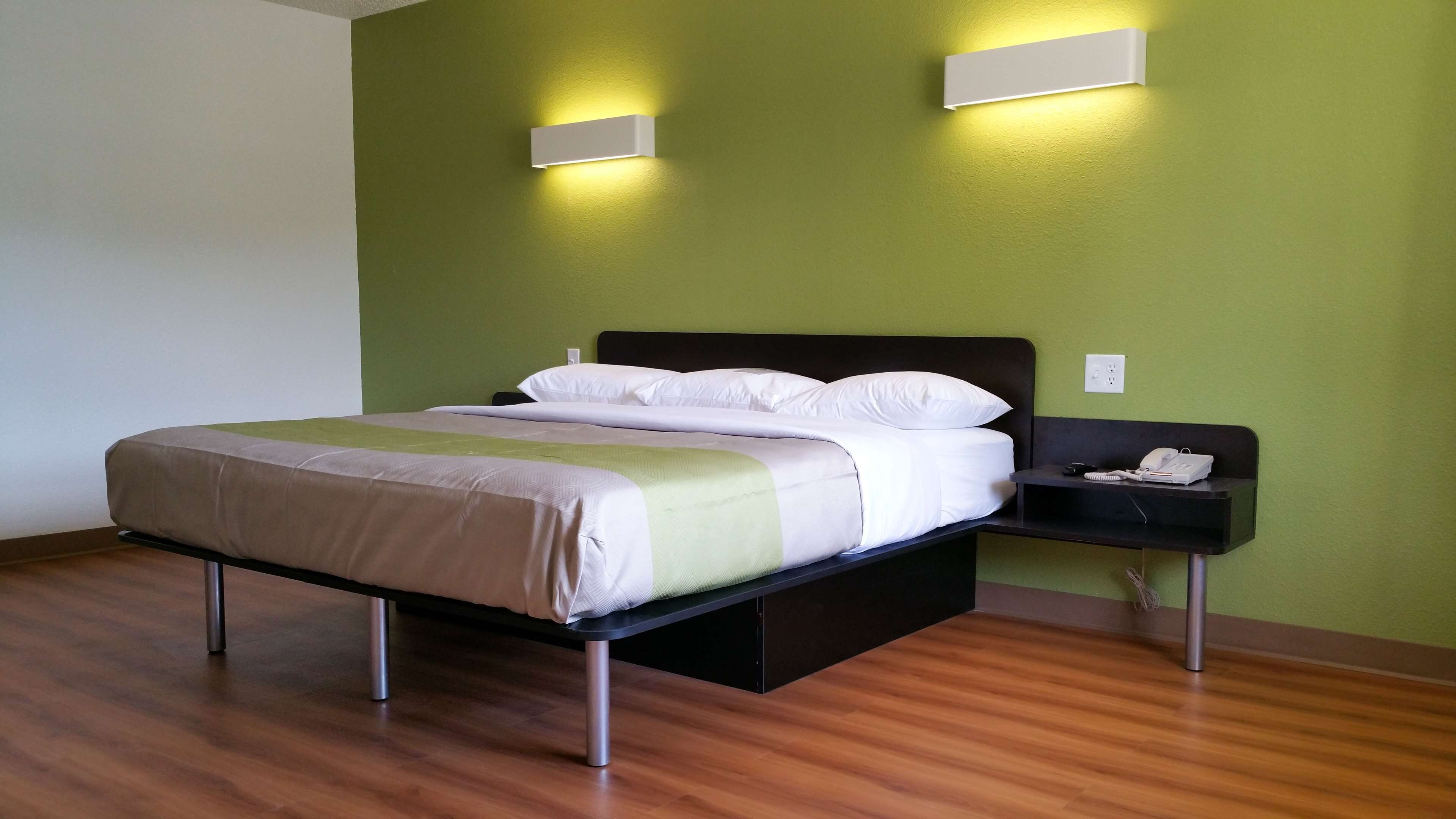 Free WiFi, bed sheets