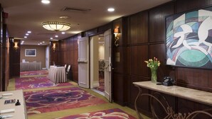 Interior - Skyline Hotel (New York)