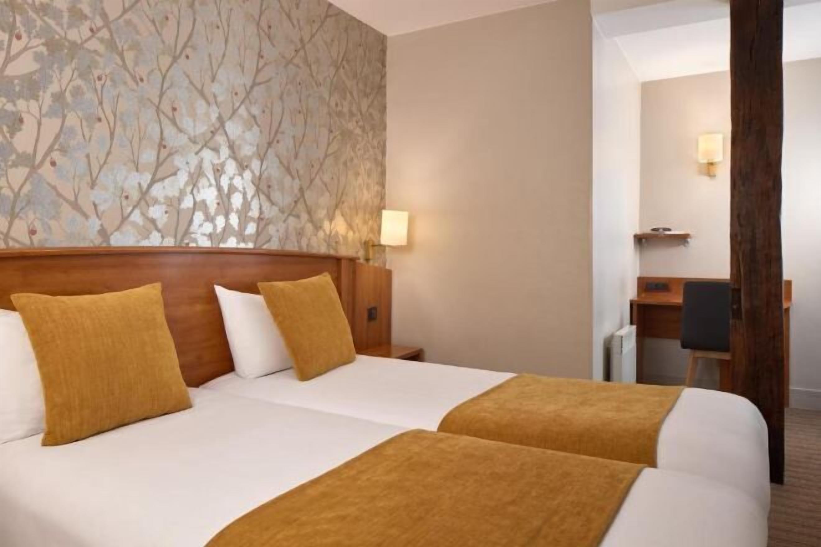 In-room safe, desk, laptop workspace, soundproofing