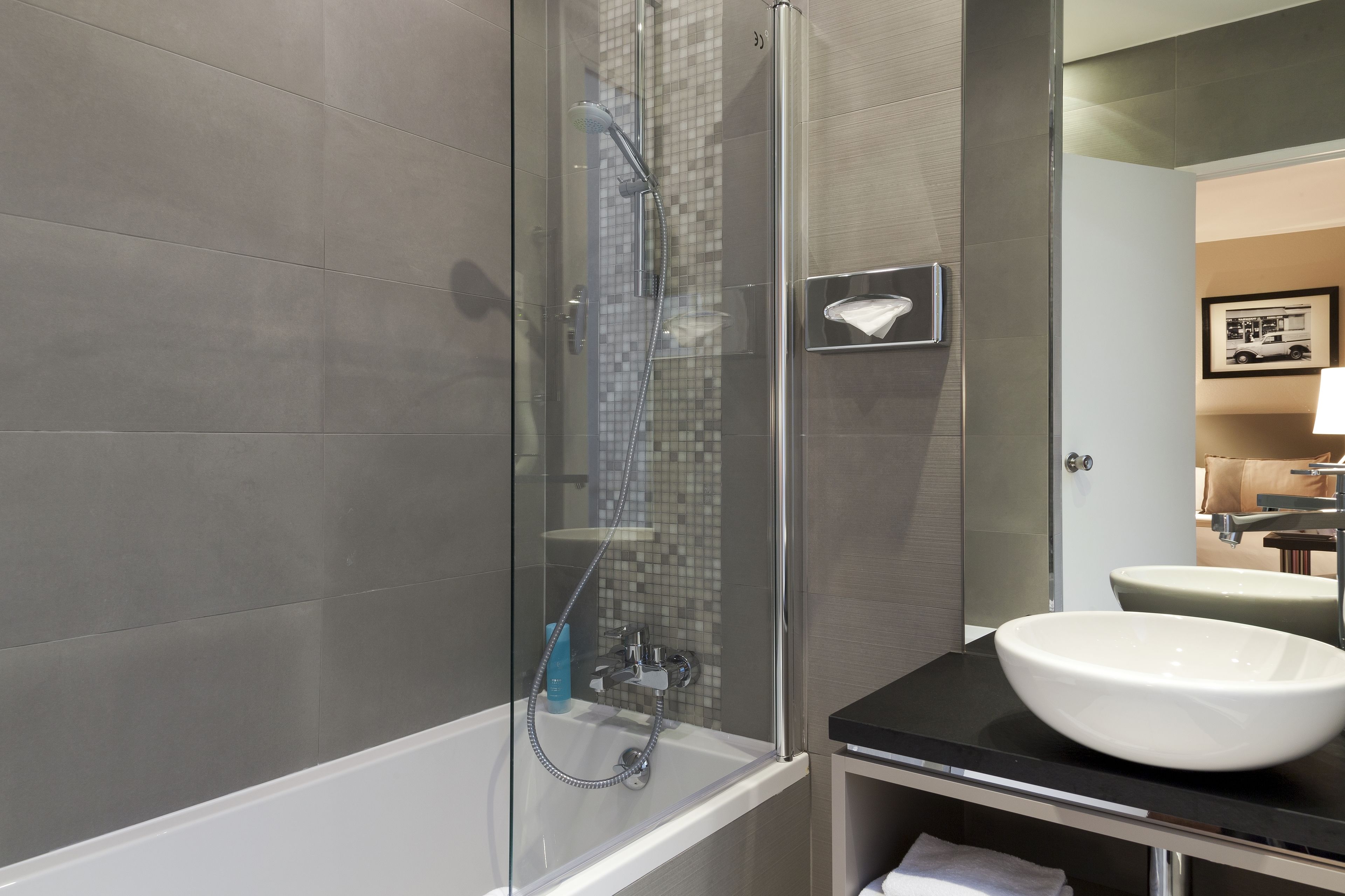 Eco-friendly toiletries, hair dryer, towels