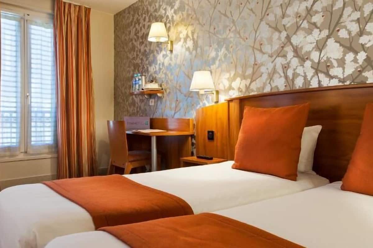 In-room safe, desk, laptop workspace, soundproofing