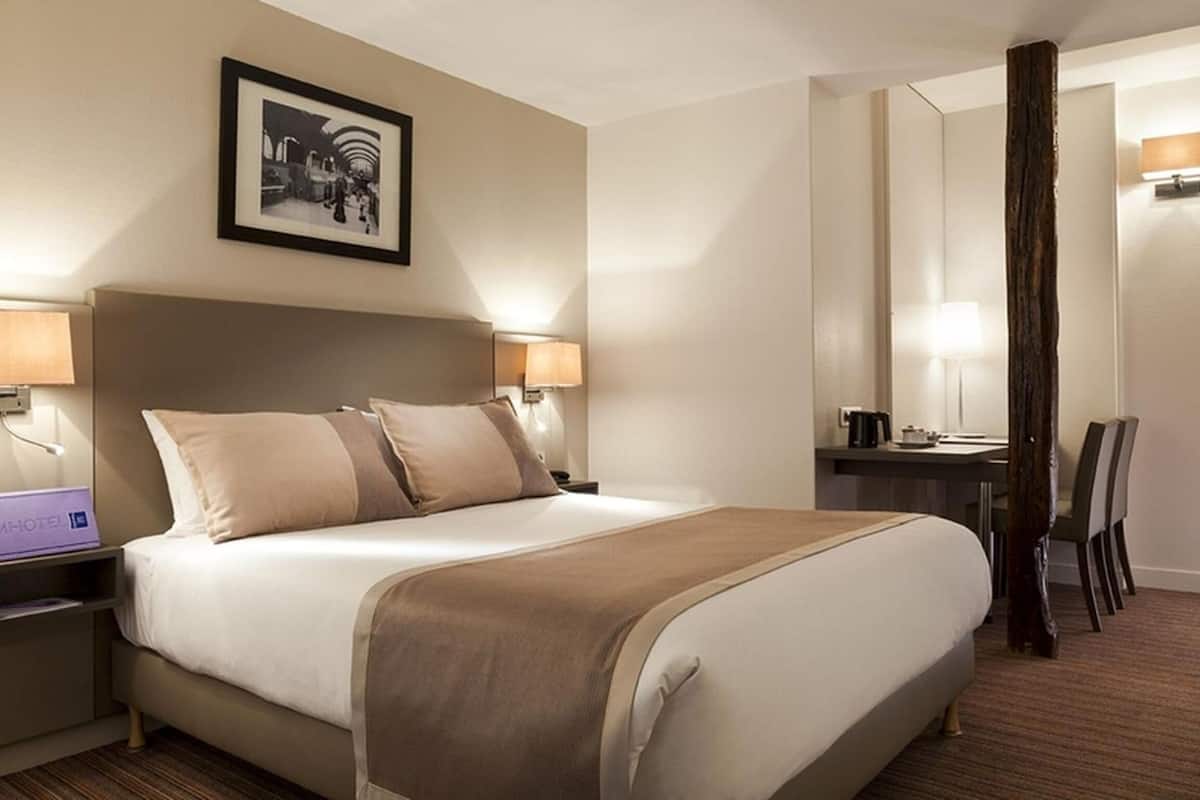 In-room safe, desk, laptop workspace, soundproofing