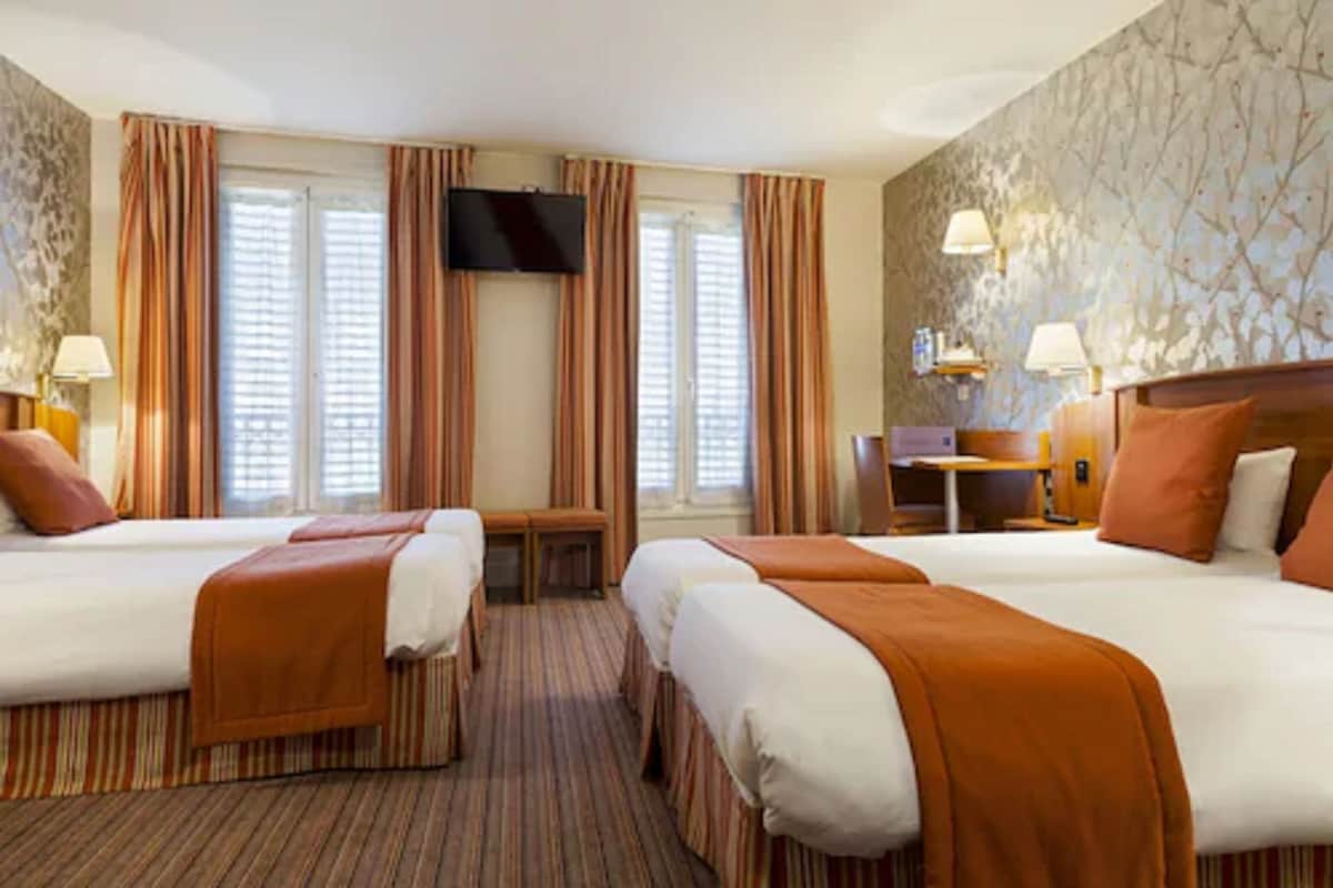 In-room safe, desk, laptop workspace, soundproofing