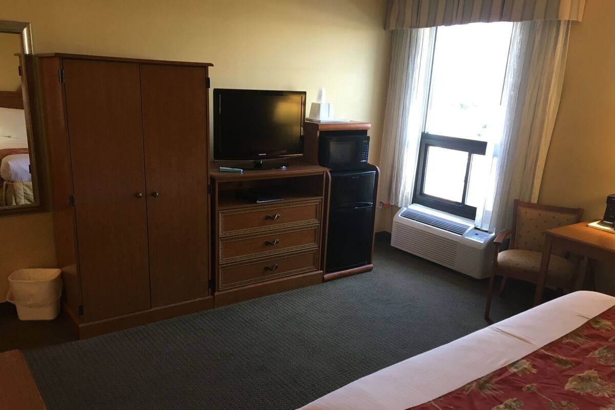In-room safe, desk, iron/ironing board, free WiFi