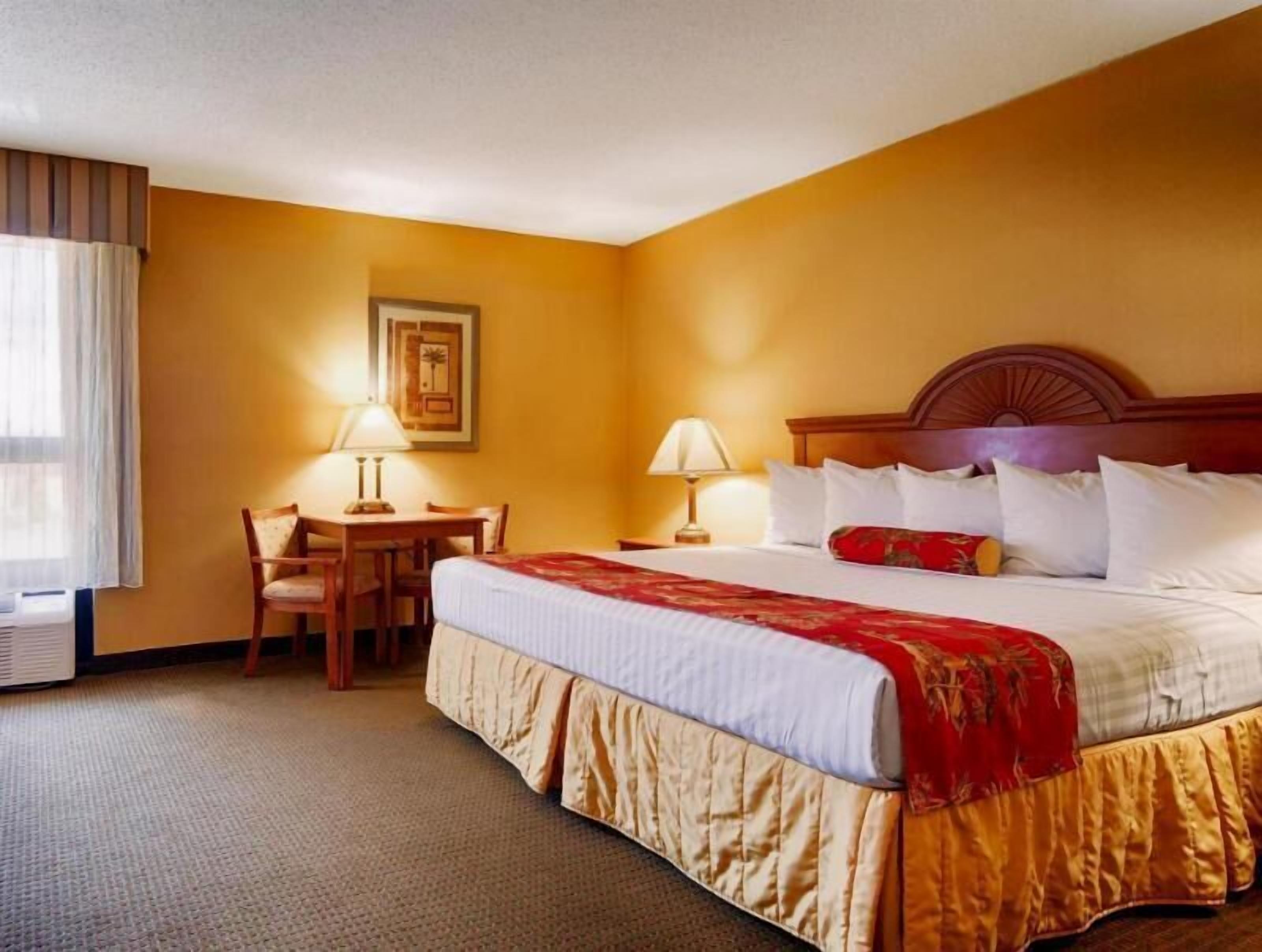 In-room safe, desk, iron/ironing board, free WiFi