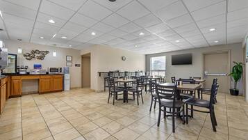 Free daily continental breakfast