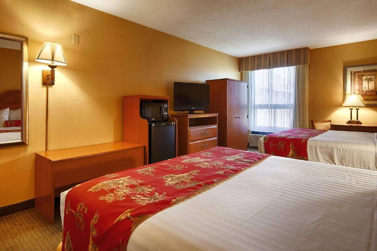 In-room safe, desk, iron/ironing board, free WiFi