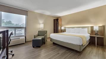 Phòng Tiêu chuẩn, 1 giường cỡ king, phù hợp cho người khuyết tật, bồn tắm | Két bảo mật tại phòng, bàn, bàn ủi/dụng cụ ủi quần áo