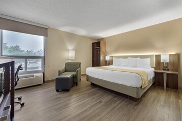 Standard Room, 1 King Bed, Accessible, Bathtub