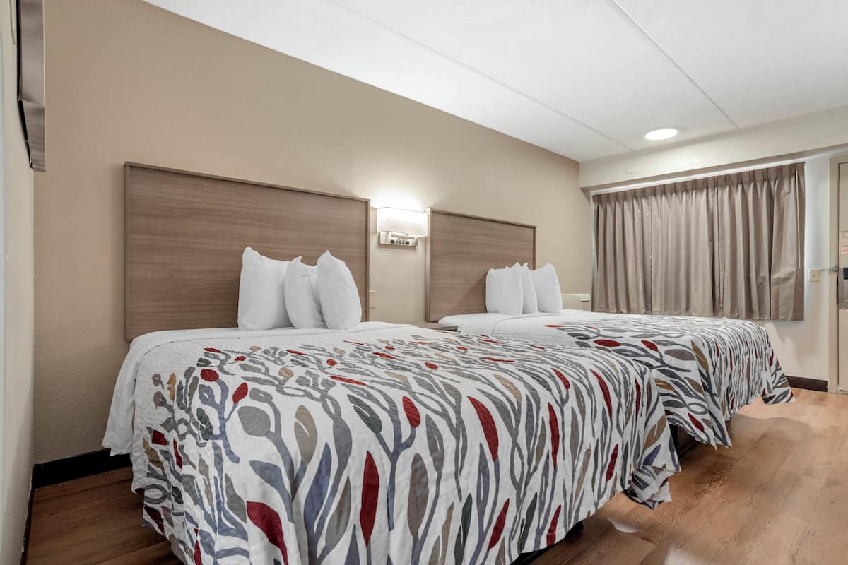 Standard Room, 2 Double Beds (Smoke Free) | In-room safe, desk, laptop workspace, free cribs/infant beds