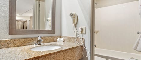 Chambre Supérieure, 1 trÚs grand lit (Smoke Free) | Salle de bain