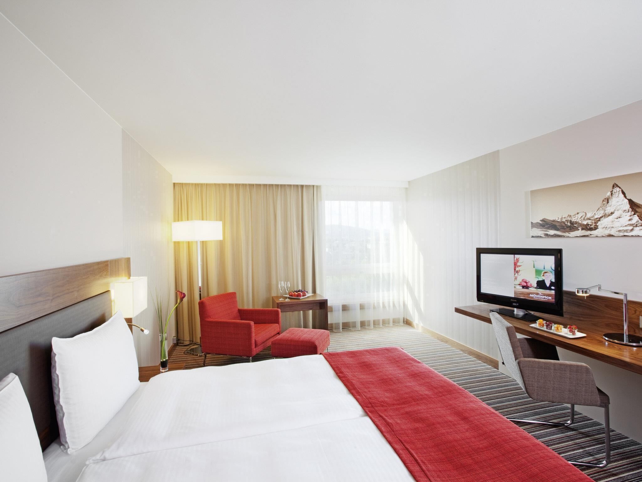 Superior Room, 1 King Bed | Hypo-allergenic bedding, minibar, in-room safe, desk