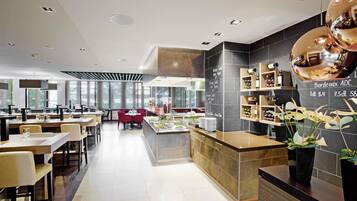 3 restaurants, breakfast, lunch, dinner served; international cuisine