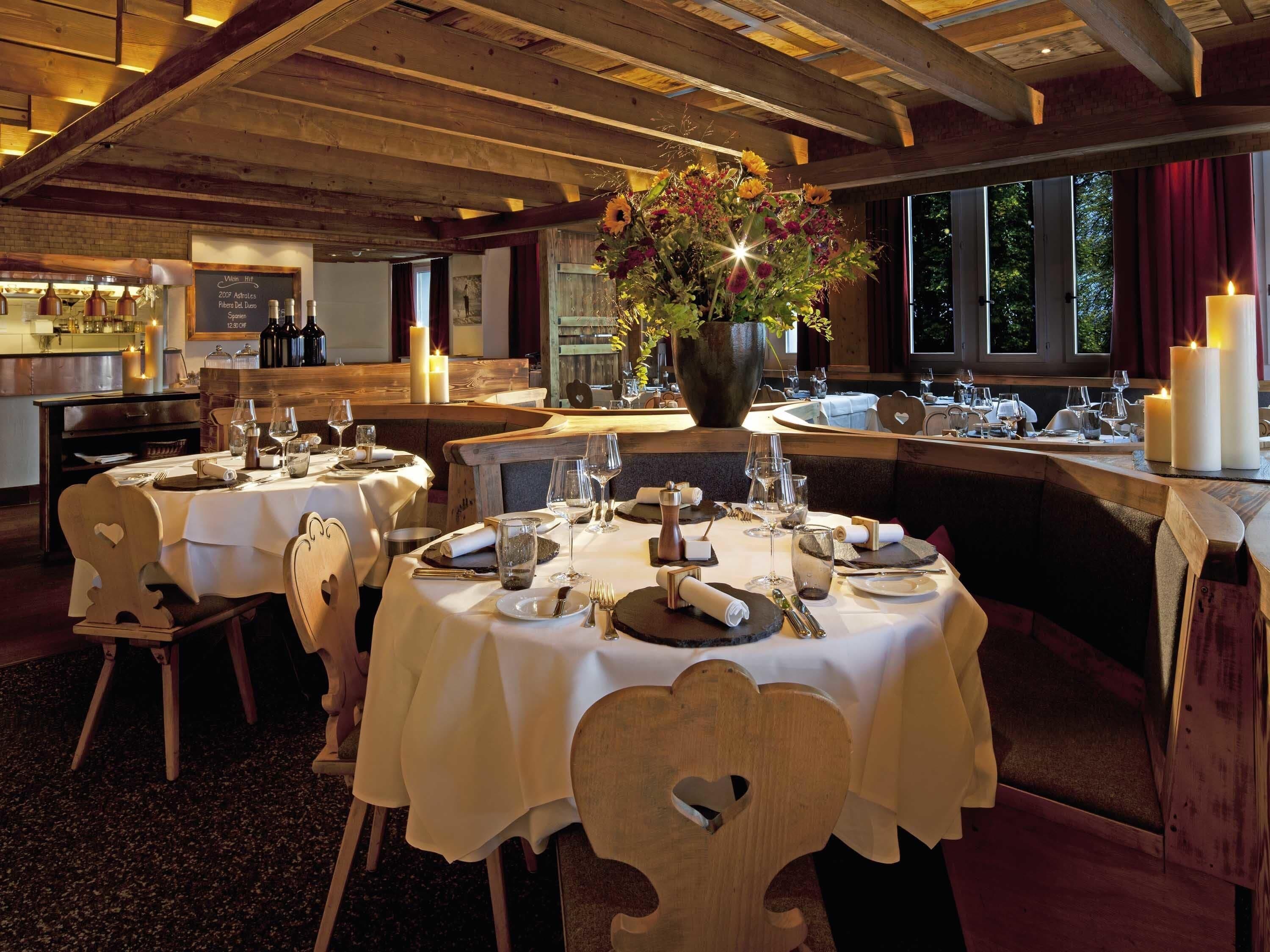 3 restaurants; breakfast, lunch and dinner served 