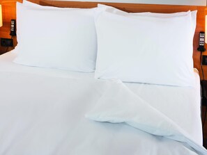 Hypo-allergenic bedding, minibar, in-room safe, desk - Mövenpick Hotel Zuerich-Airport (Opfikon)