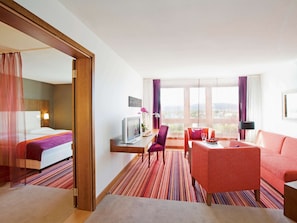 Allergikerbettwaren, Minibar, Zimmersafe, Schreibtisch